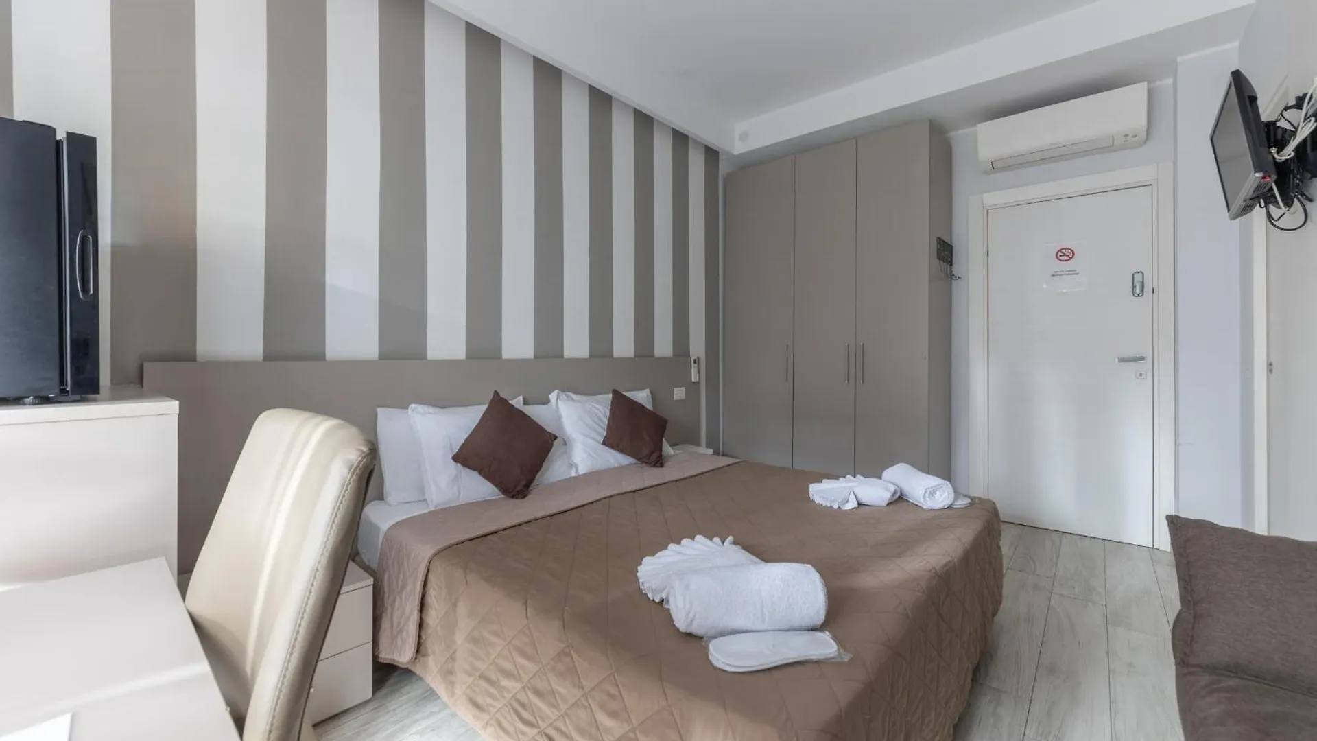 מילאנו Chezromyk The Kosher B&B